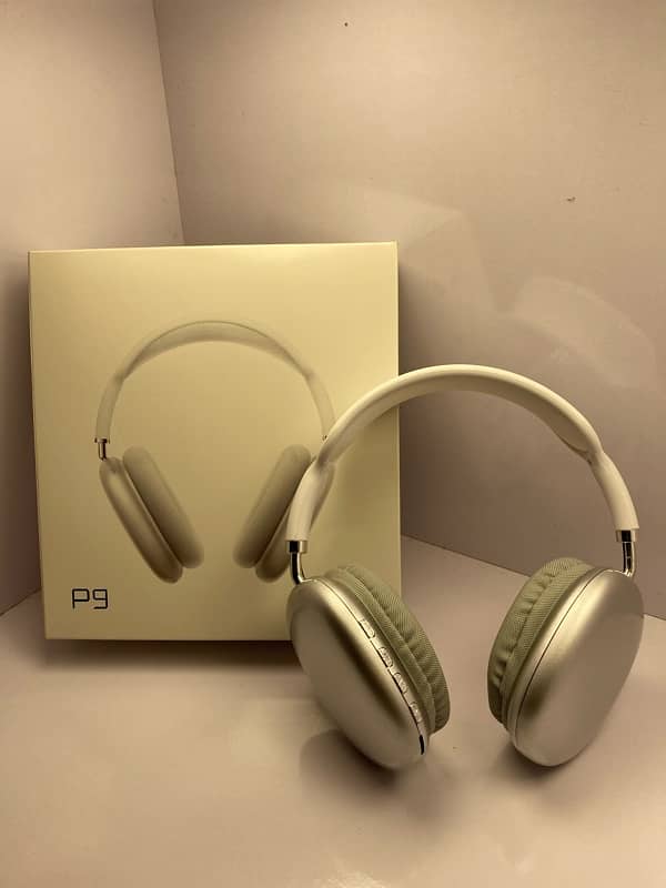 P9 headphones wirless and aux option Best sound quality . 4