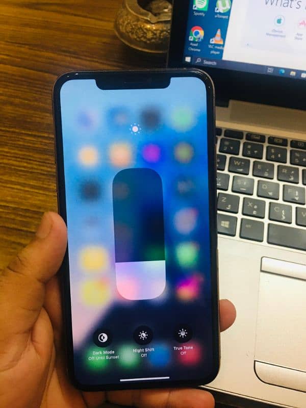 iPhone 11 Pro Max 64Gb Factory Unlocked 5