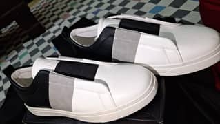 One panel sneakers for sell