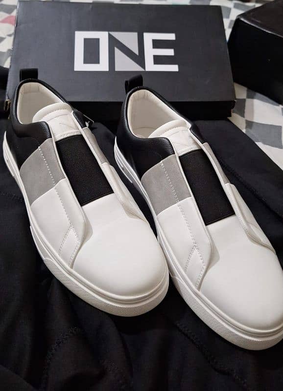 One panel sneakers for sell 1