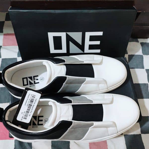 One panel sneakers for sell 4