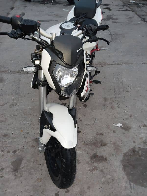 Benelli TNT 150i 2022 model Panjab number lush condition 7