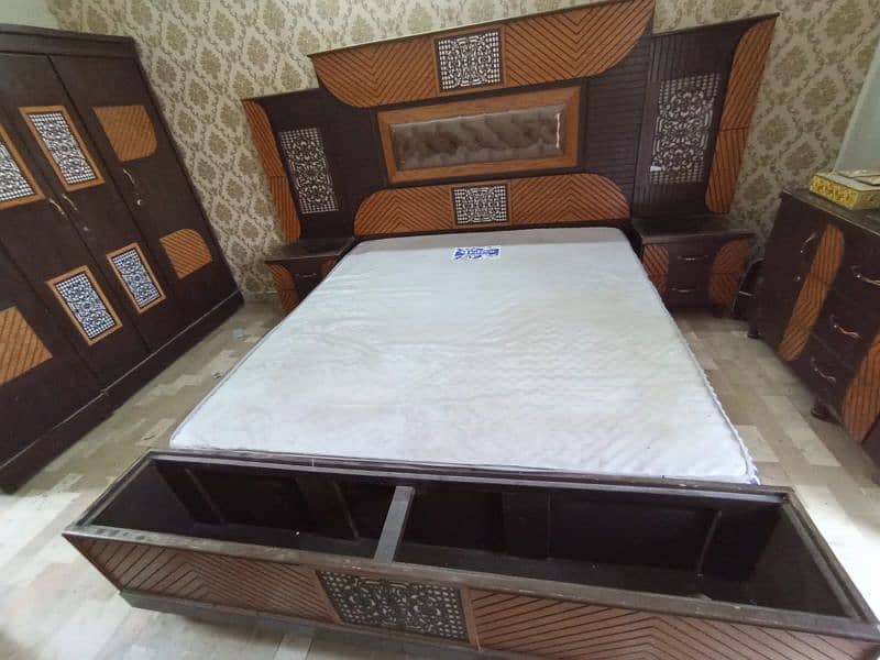 King Size Bed, Side Tables, Dressing Table, Almari 5