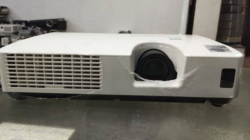 WE HAVE ALL KINDS OF PROJECTORS AVAILBLE IN DUBAI IMPORT 03152965654 6