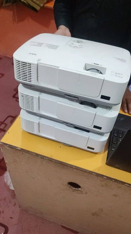 WE HAVE ALL KINDS OF PROJECTORS AVAILBLE IN DUBAI IMPORT 03152965654 11