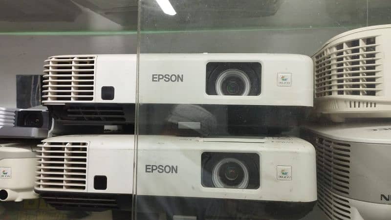 WE HAVE ALL KINDS OF PROJECTORS AVAILBLE IN DUBAI IMPORT 03152965654 12