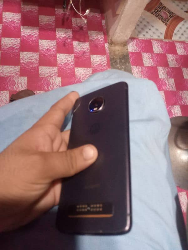 Moto z4 android for sale 4/128 pta approved 0