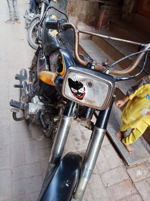 hero bike 2014 model h Sirf exsaice ka letter h or Kuch b ni cplc cler 0