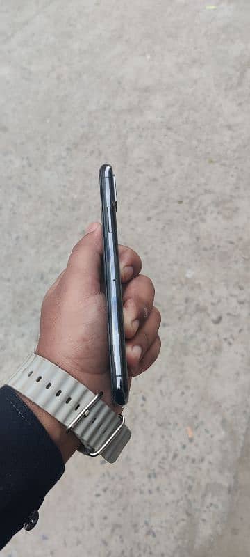 iPhone X black 3