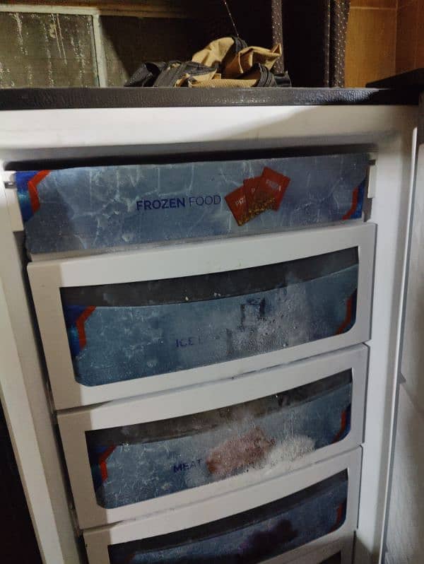 Dawlance LVS Vertical  Freezer 4