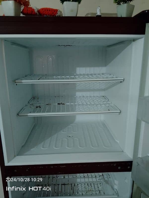 refrigerator in good condition 2