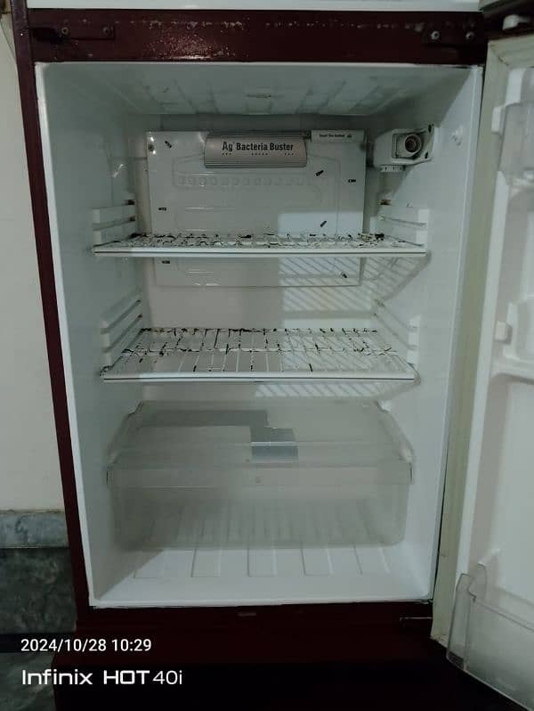 refrigerator in good condition 3