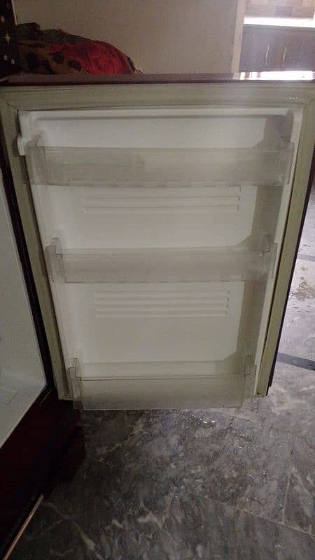 refrigerator in good condition 5