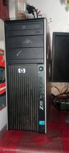 Lush Condition Xeon Hp Complete Computer with LCD