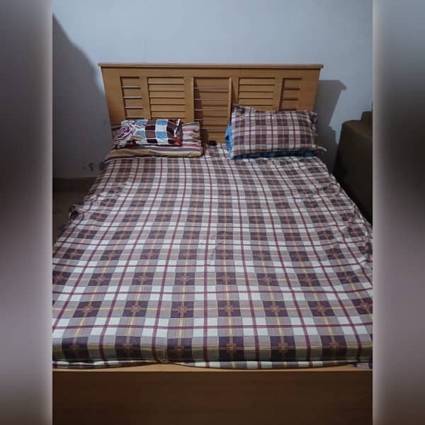 Bed With Dressing Table And Tv Table 0