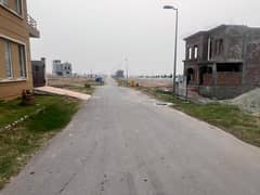 "PRIME INVESTMENT ALERT! 5 Marla Level Plot For Sale In Bahria Town Phase 8"