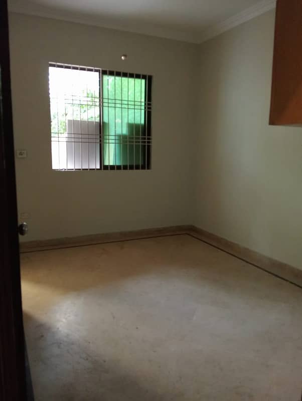 independent bungalow singel story have three bed dd for rent in johar 7