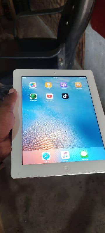 iPhone iPad 2  2GB RAM 32 memory for sale 6500 6