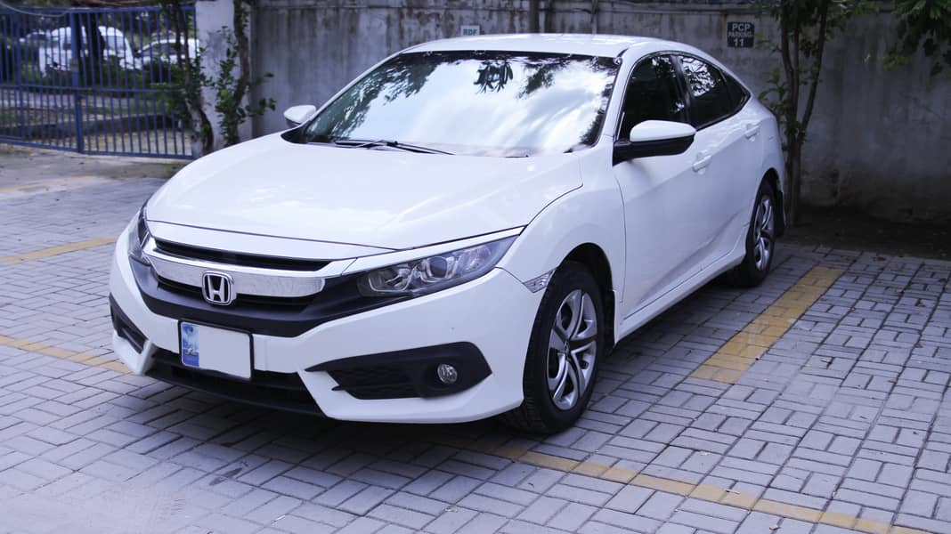 Honda Civic 1.8 i-VTEC CVT 1