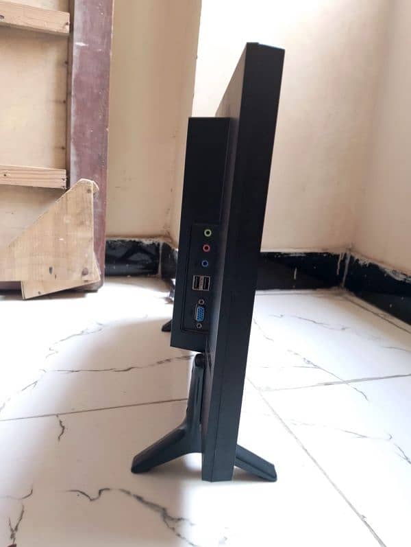 24 inch monitor for urgent sale 2