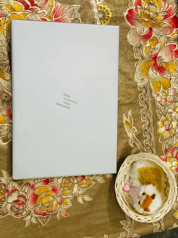 Hp Elite Book G5 840 with touch screen 9