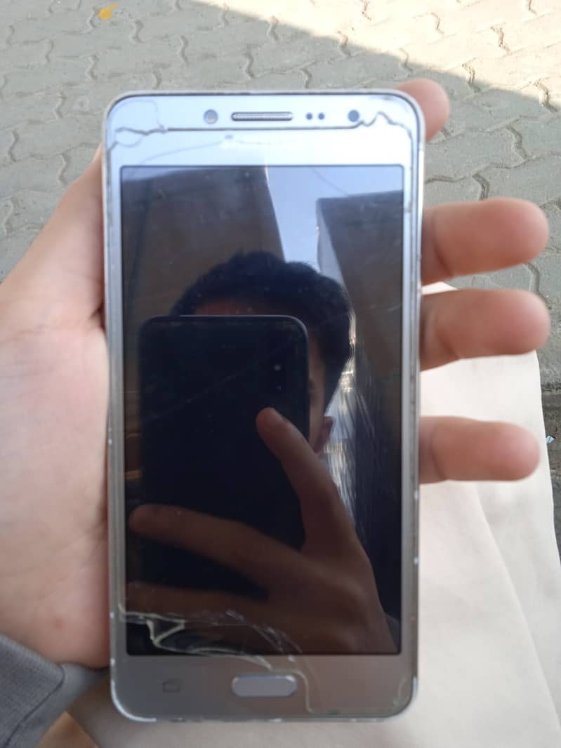 Samsung galaxy prime,2 32gb,condition8/10,pta approved 2