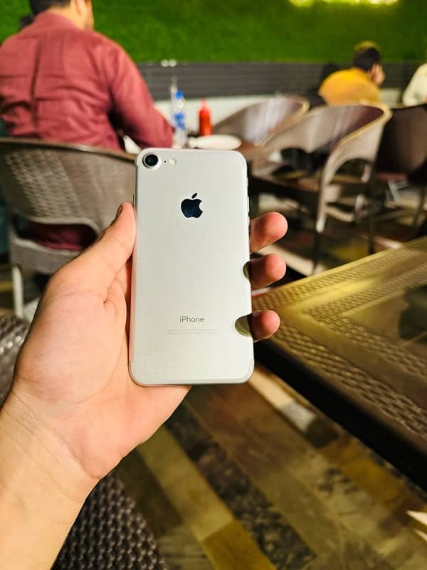 iphone 7 128gb lush condition pta proved 3