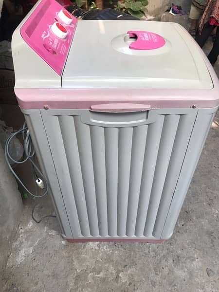 Washing Machine in good condition 4