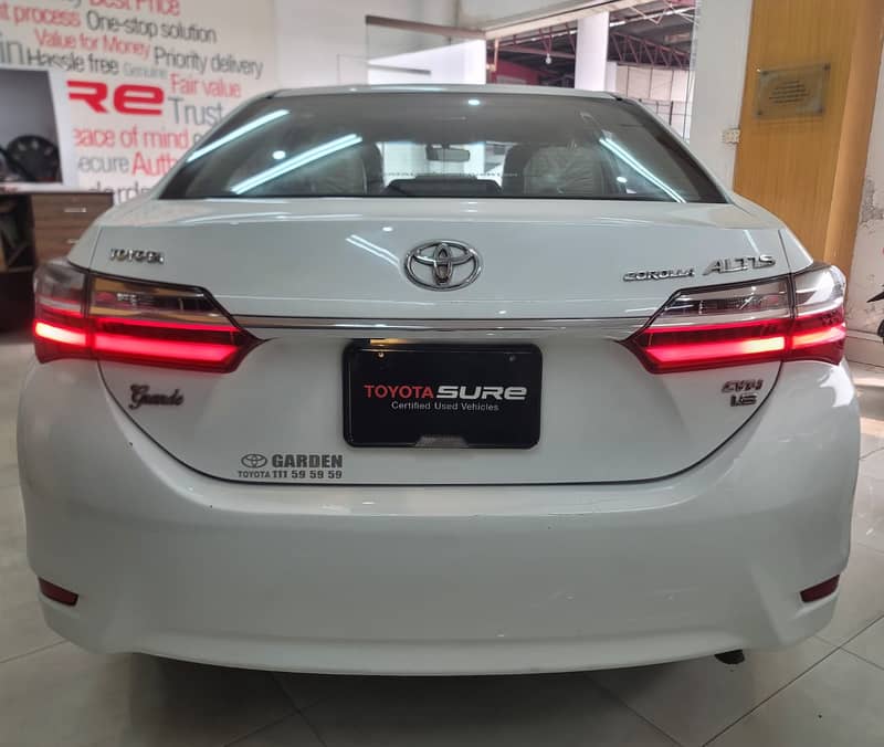 Toyota Corolla 1.8 Altis Grande Toyota Certified vehicle 5