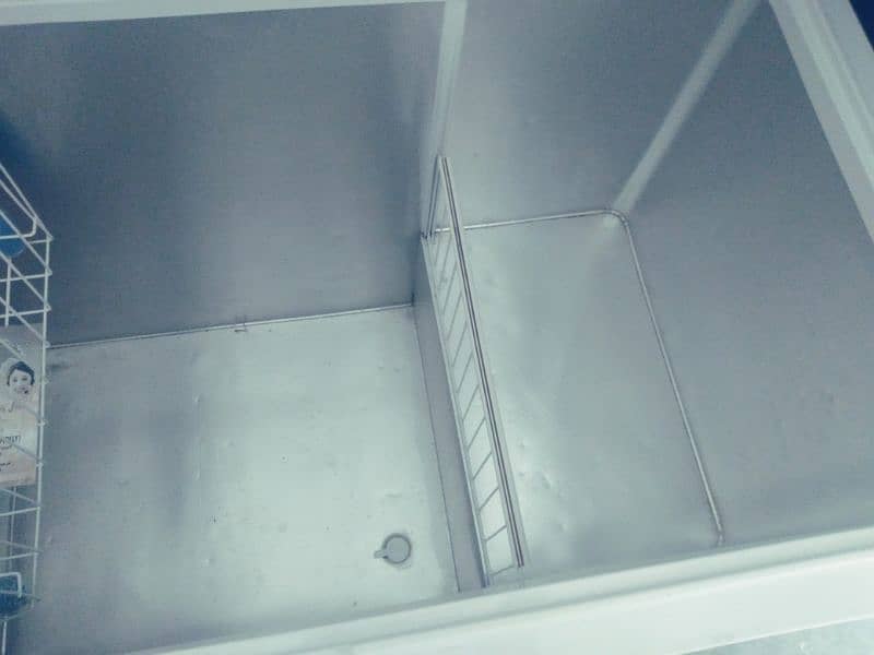 Dawlance freezer for sale good condition good working original Halat 8