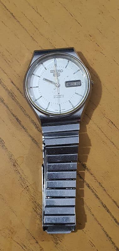 seiko 5 automatic watch vintage model, working perfectly 1