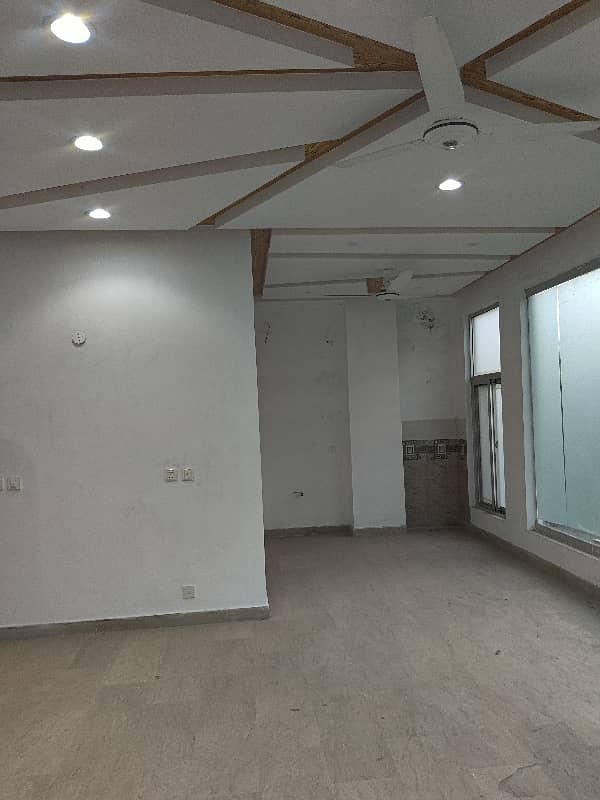 Commercial Hall Available For Rent In Valencia Town 0