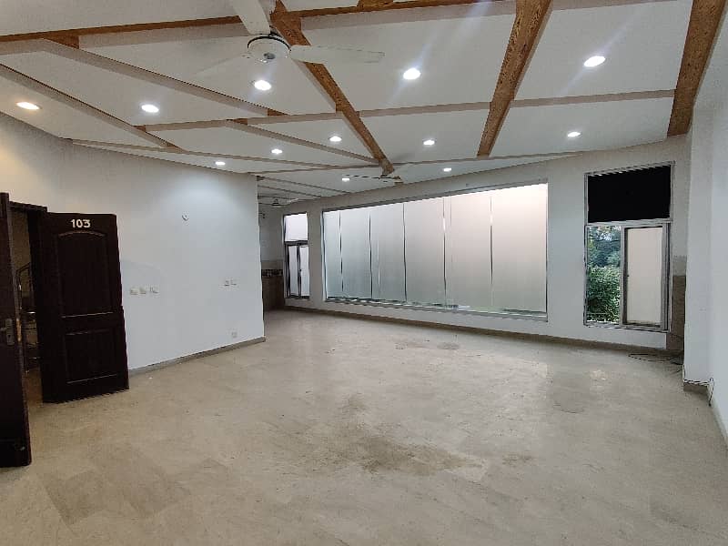 Commercial Hall Available For Rent In Valencia Town 2