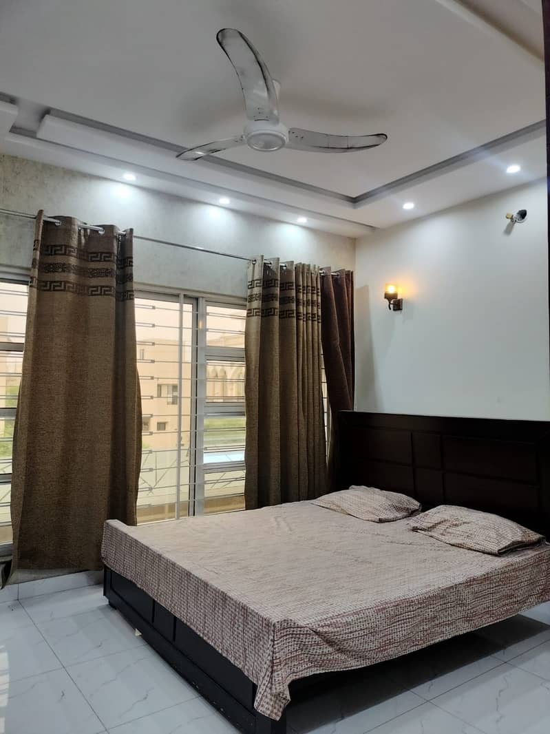 5 MARLA USED HOUSE ON TOP NOTCH LOCATION IN BLOCK G DHA 11 RABHAR PHASE 2 IS AVAILABLE FOR SALE 2