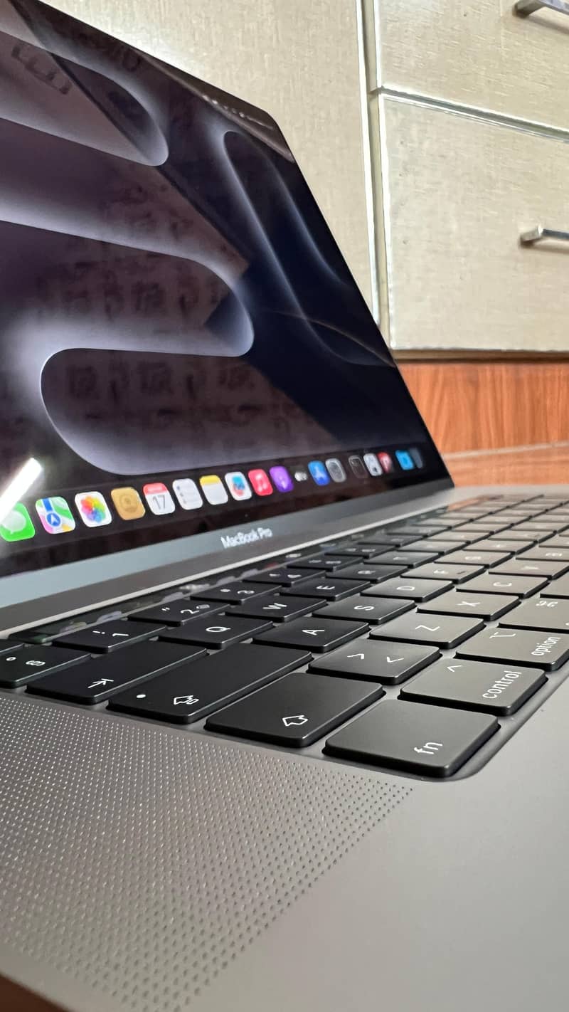 MacBook pro 2019, 16"inch 9