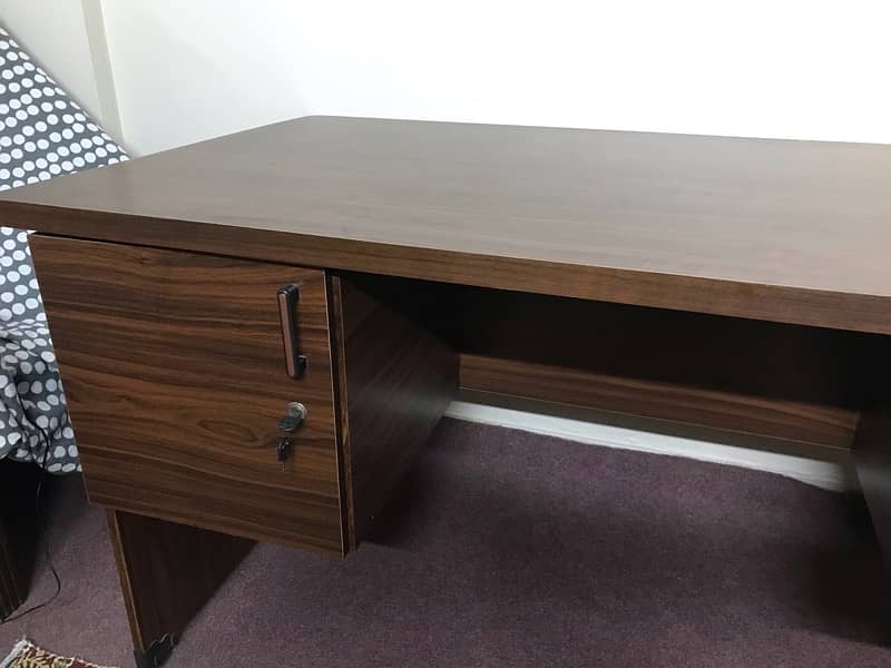 Executive Table 5 ft x 2.5 ft x 2.5 ft 2