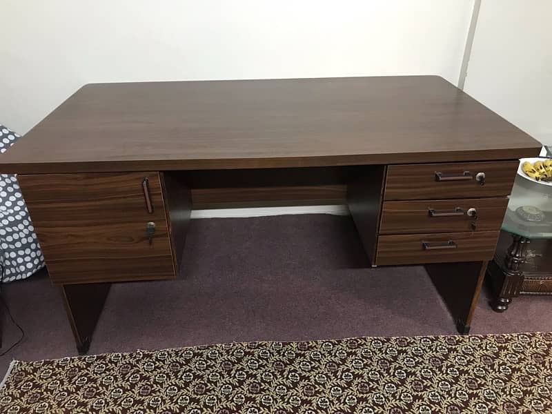 Executive Table 5 ft x 2.5 ft x 2.5 ft 4