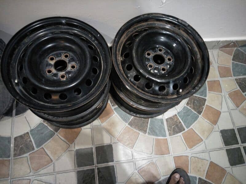 corolla rims (5 nut rims) 1