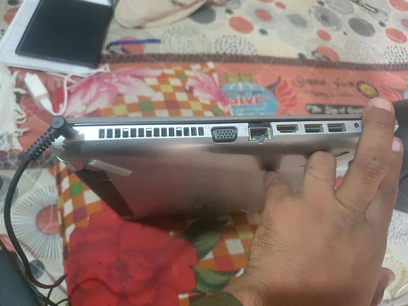 Ram 8GB.      ROM 256ssd.    battery charger nahi ho ri condition 10/8 4