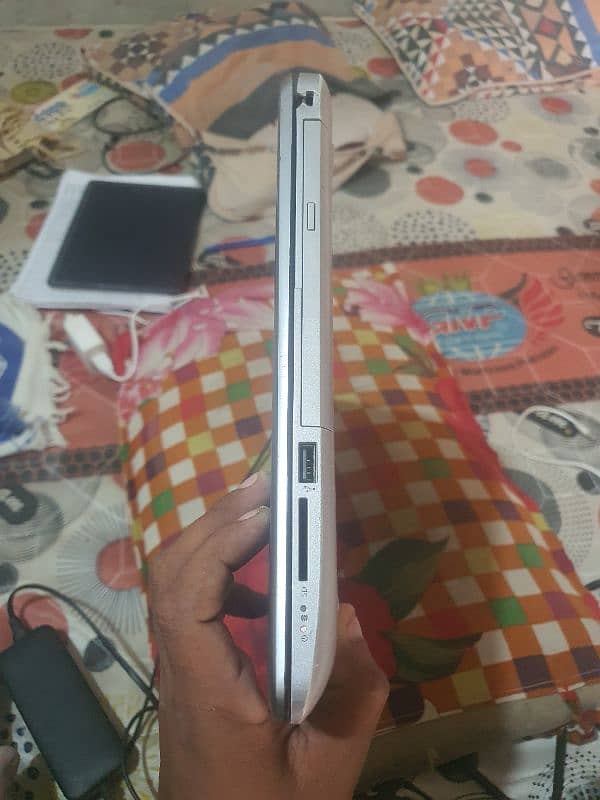 Ram 8GB.      ROM 256ssd.    battery charger nahi ho ri condition 10/8 6