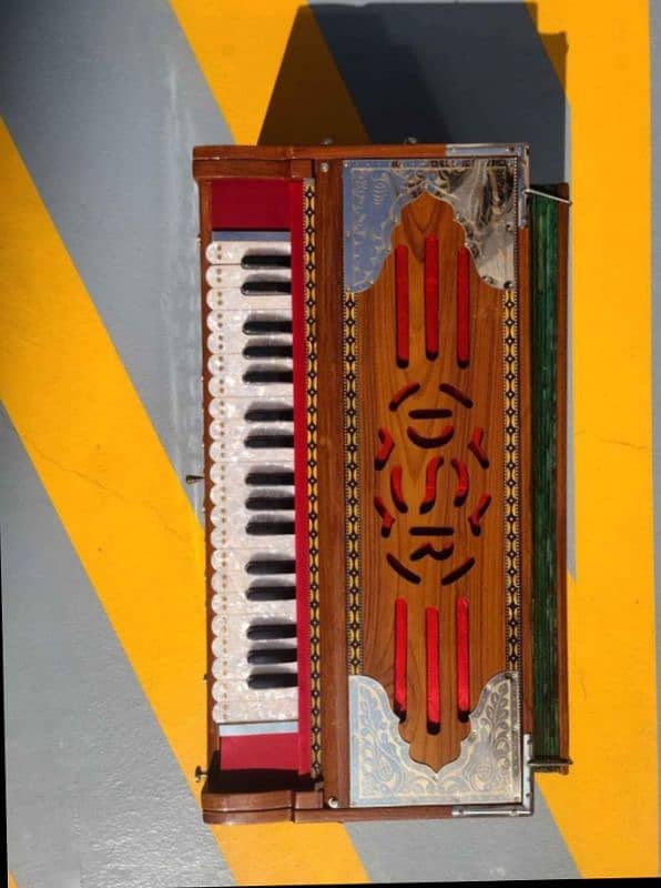 Indian harmonium 1