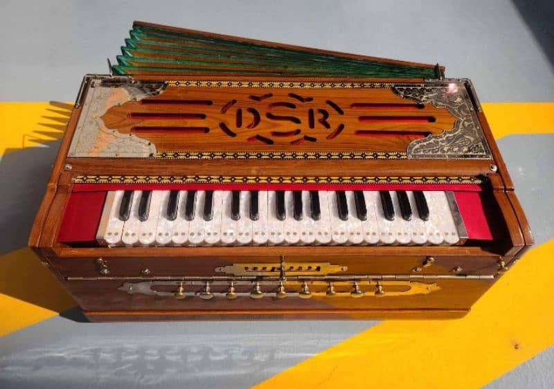 Indian harmonium 4