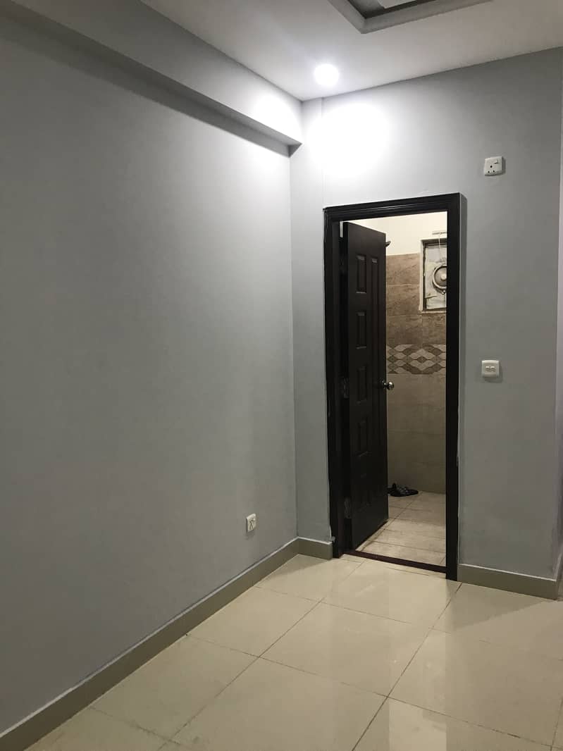 One Bed Apartment Availible For Sale 8