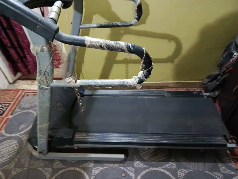 Used Folding Treadmill In Very Good Condition (Just like new) 1