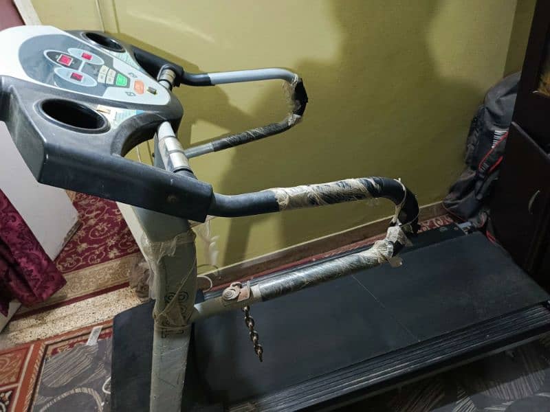 Used Folding Treadmill In Very Good Condition (Just like new) 2