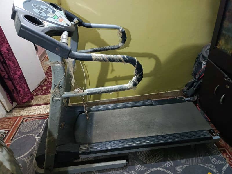 Used Folding Treadmill In Very Good Condition (Just like new) 6