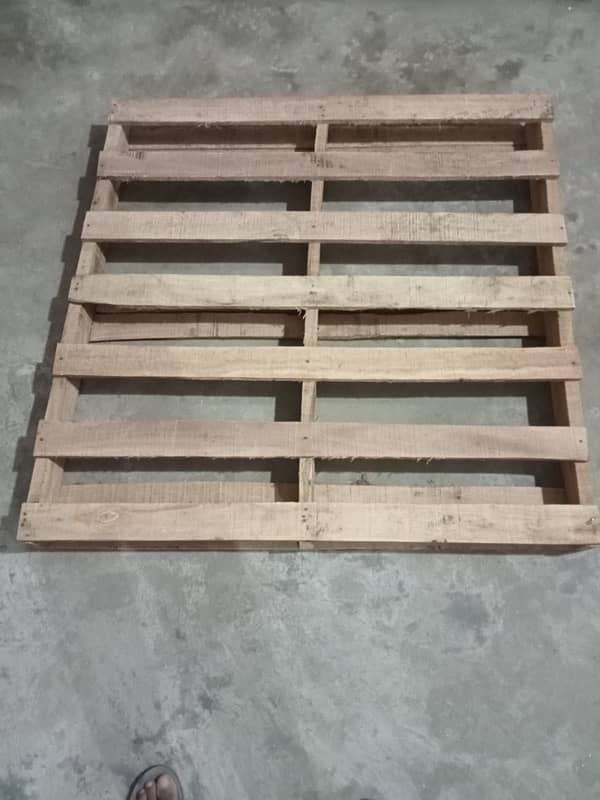 wood pallet 0