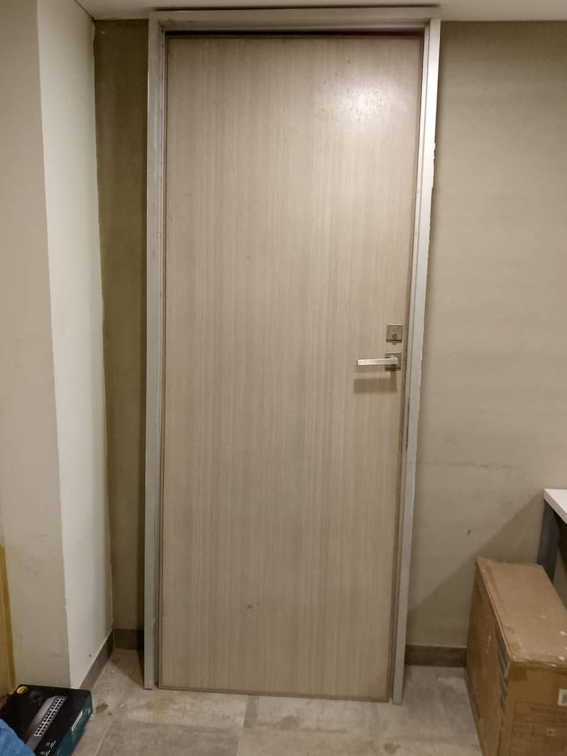 Used door but in a good condition 1