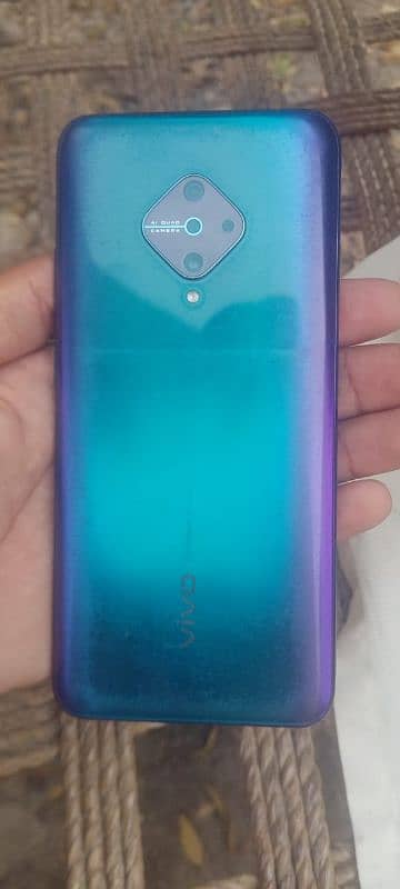 vivo s1 pro. . .  4. . . .  128 3