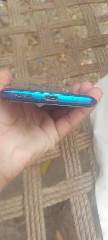 vivo s1 pro. . .  4. . . .  128 5